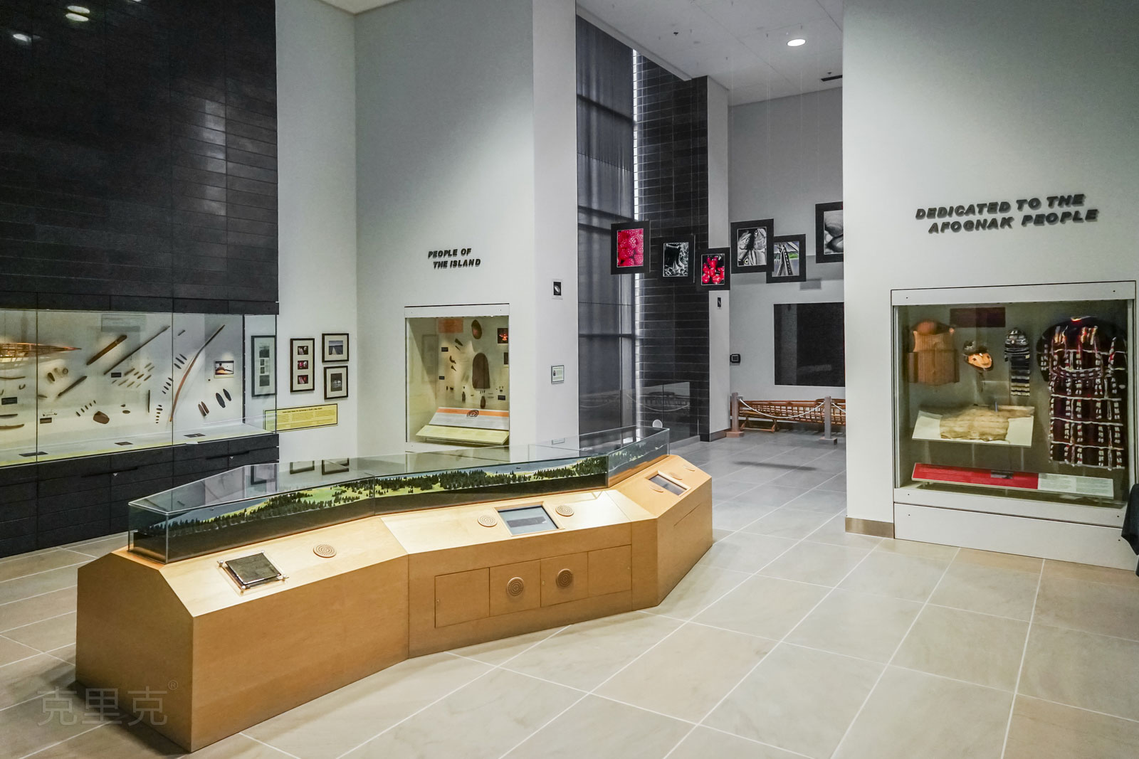 美國(guó)安克雷奇阿魯提克展示中心桌面文物展示柜 美國(guó)安克雷奇阿魯提克展示中心桌面文物展示柜