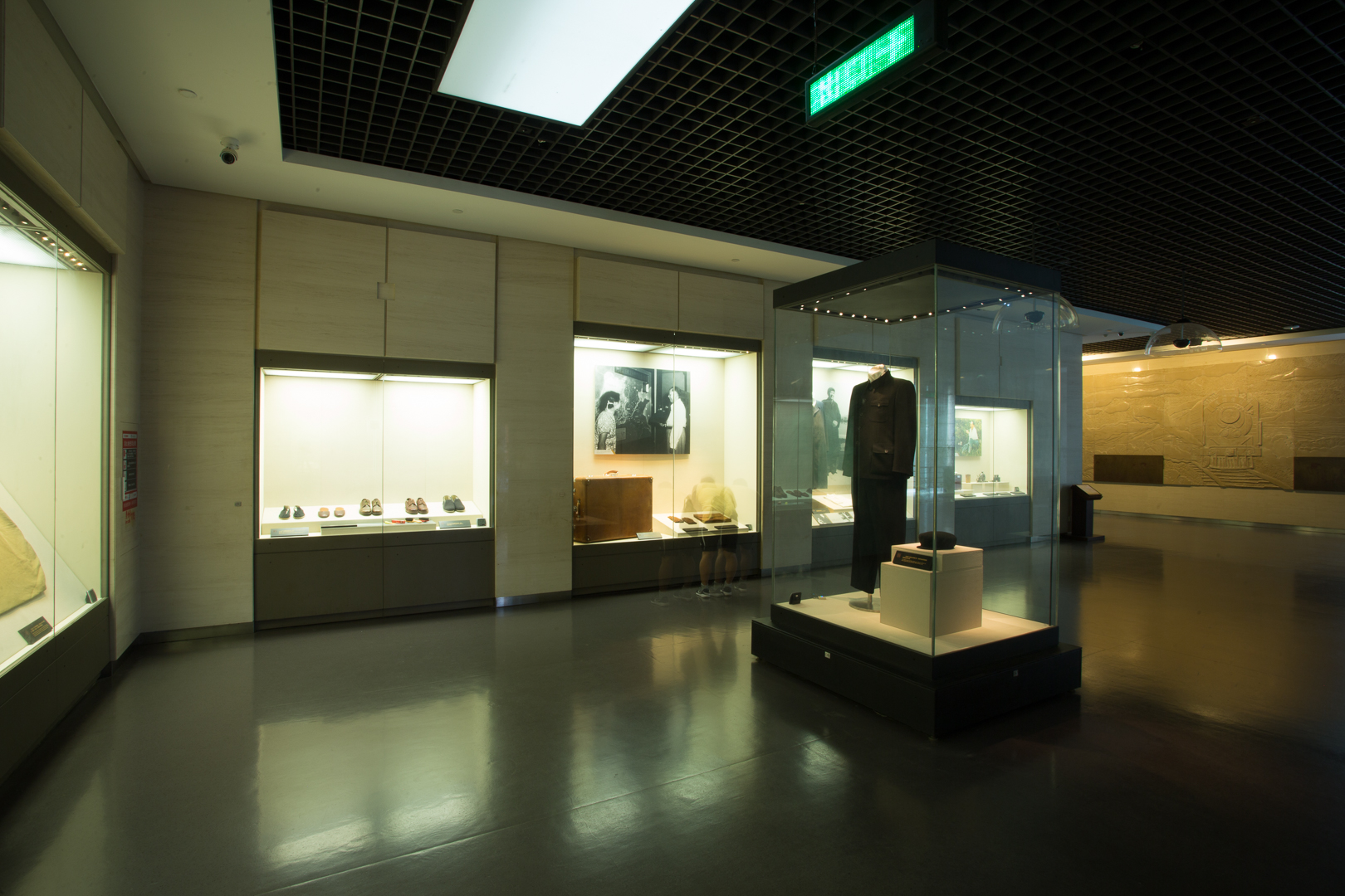 韶山毛澤東紀(jì)念館——克里克展柜 韶山毛澤東紀(jì)念館——克里克展柜